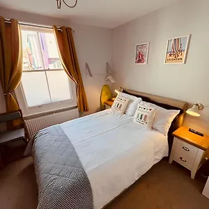  Homestay Hendon Street Huts